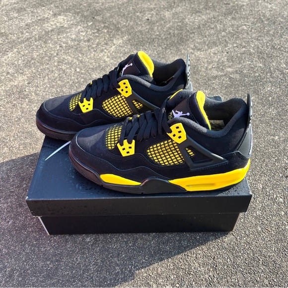 Nike Air Jordan 4 Retro GS Thunder - Black & Yellow New Size 5.5Y - Womens 7 - Picture 7 of 7